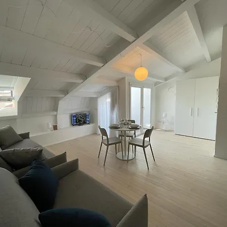 Imhome - Abruzzi Apartment Milan